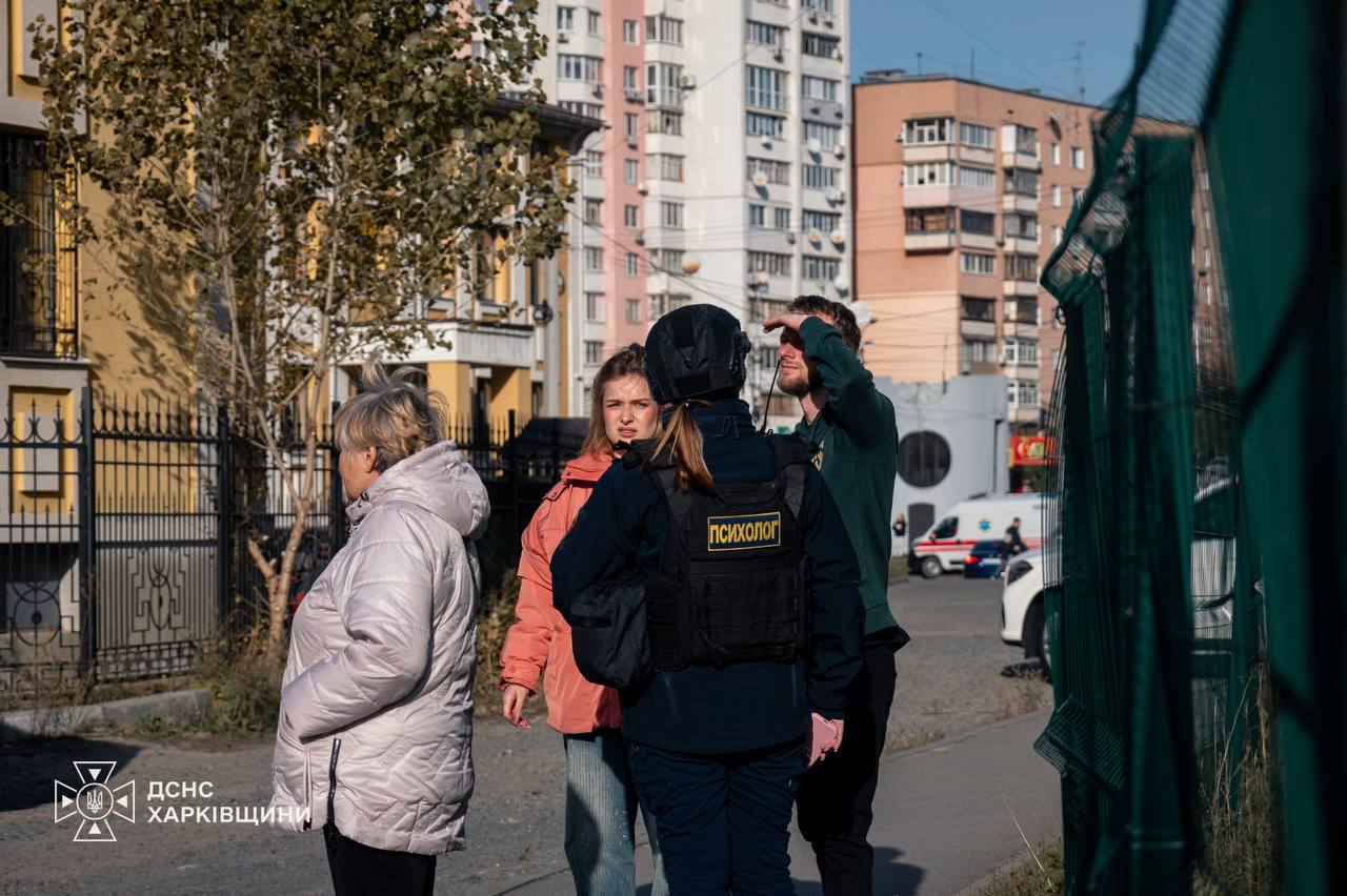 Смертельний удар БПЛА по Харкову: рятувальники гасять маштабну пожежу на складі (фото)